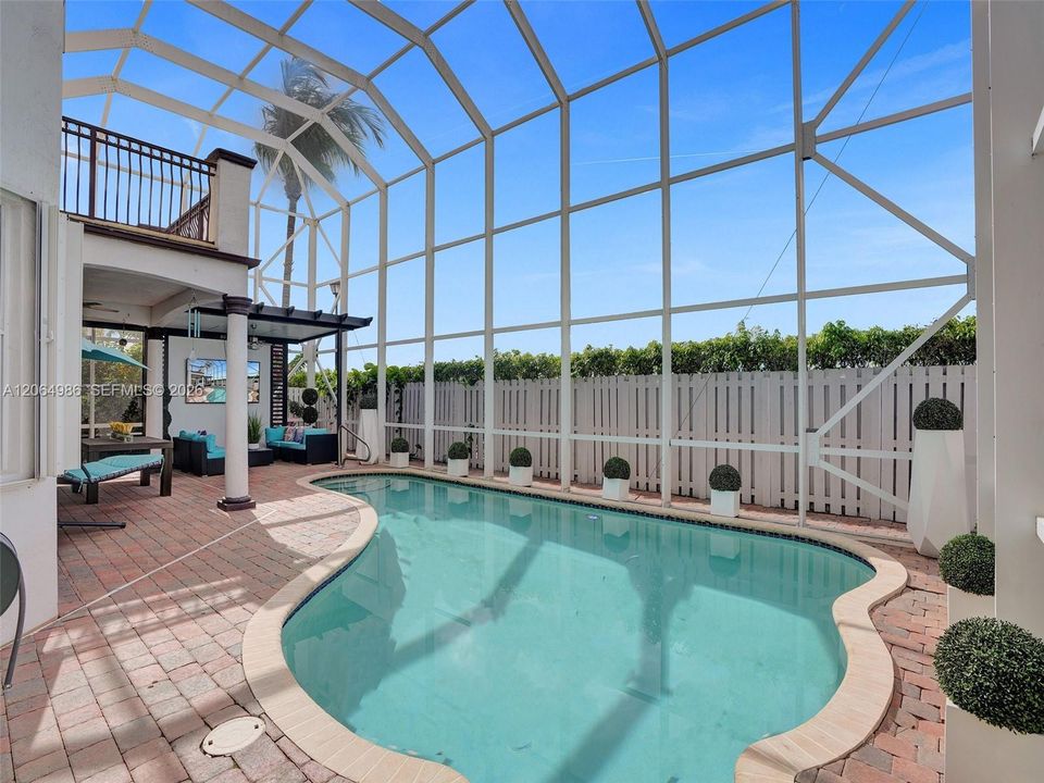 HEATED POOL WITH CHANGING LIGHTS AND AUTOMATIC CLEANER