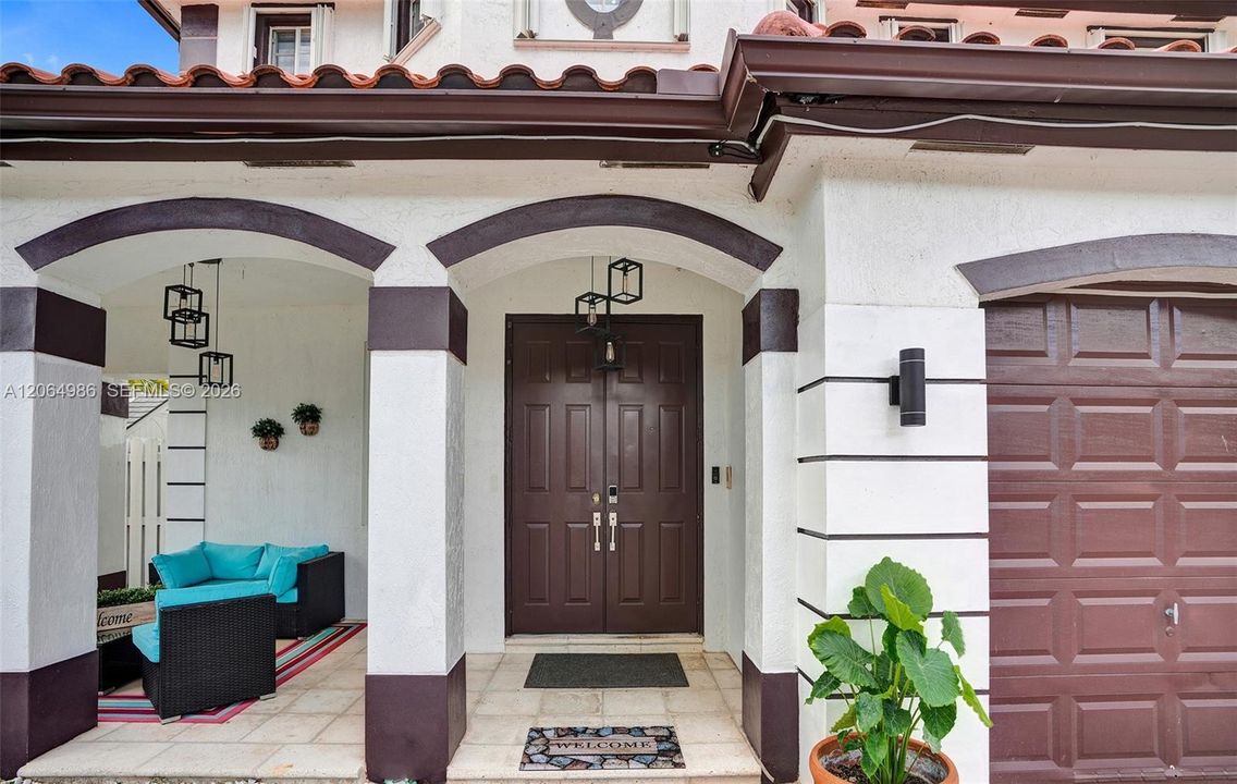 CLOSE-UP VIEW OF ENTRY AND FRONT PORCH.