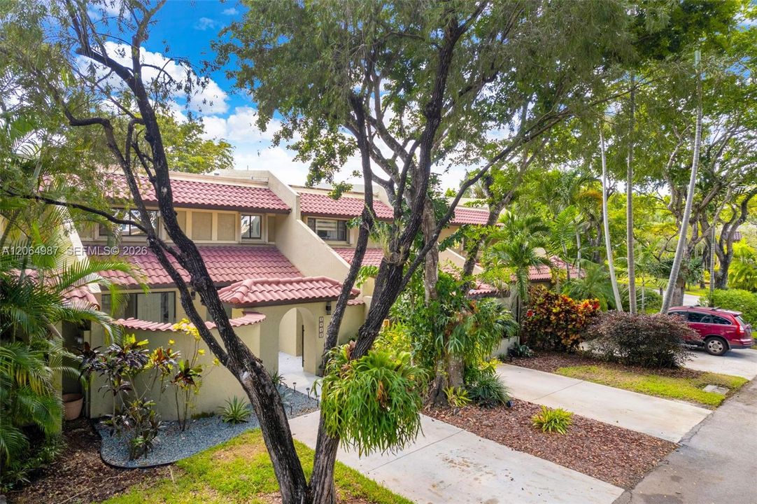 For Sale: $665,000 (3 beds, 3 baths, 1983 Square Feet)