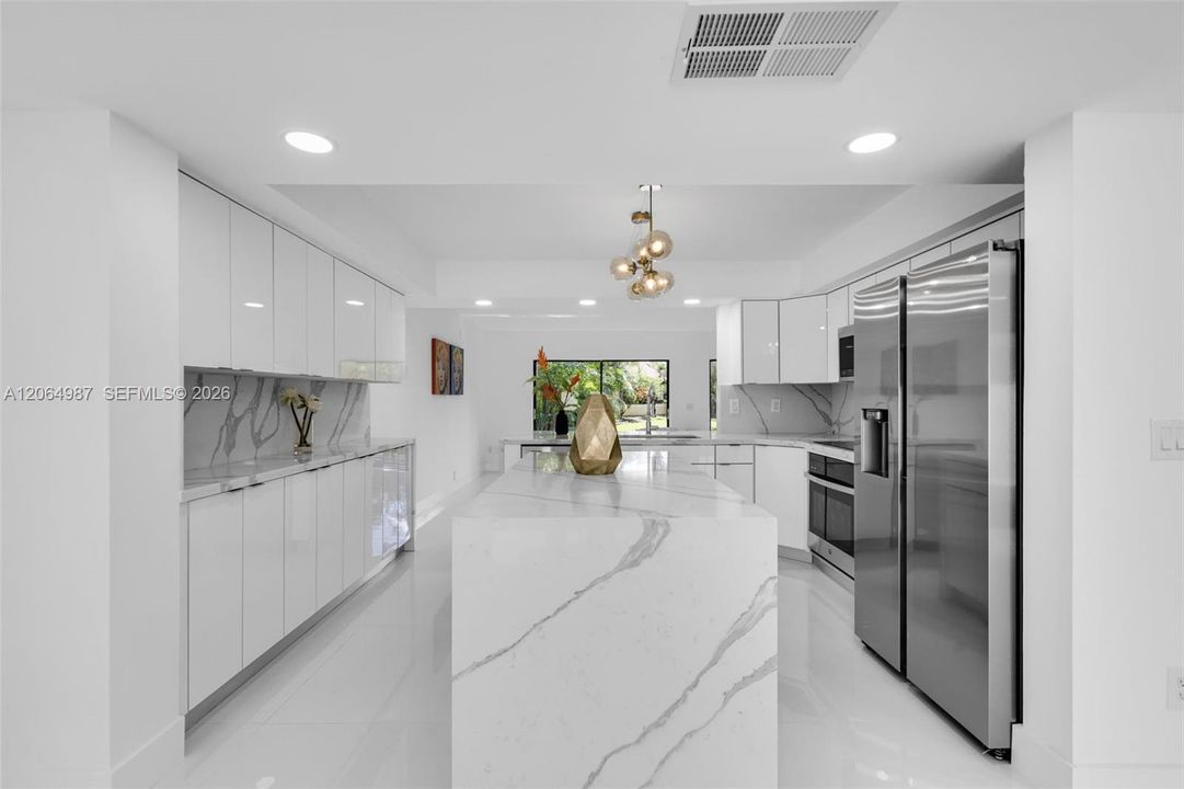 For Sale: $665,000 (3 beds, 3 baths, 1983 Square Feet)