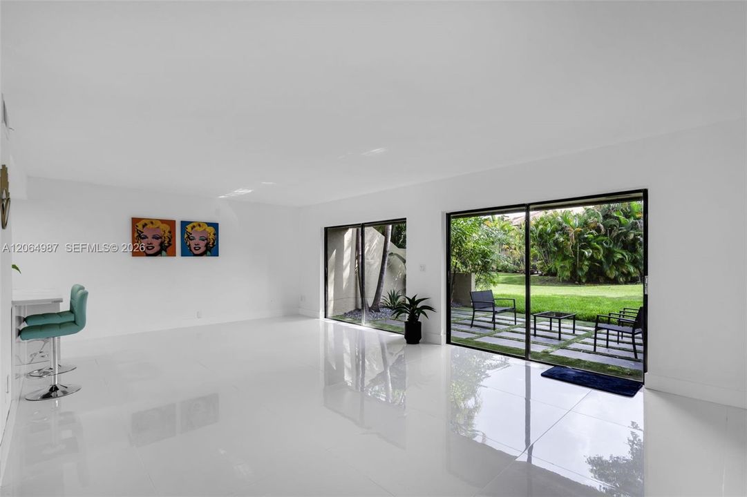 For Sale: $665,000 (3 beds, 3 baths, 1983 Square Feet)