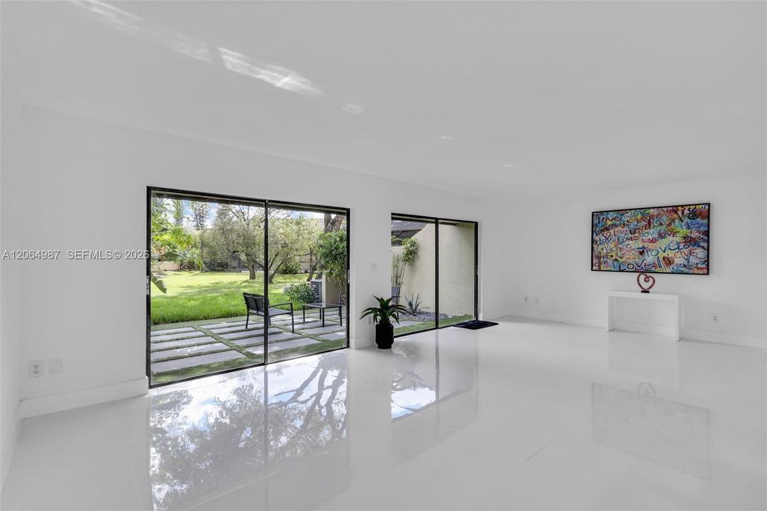 For Sale: $665,000 (3 beds, 3 baths, 1983 Square Feet)