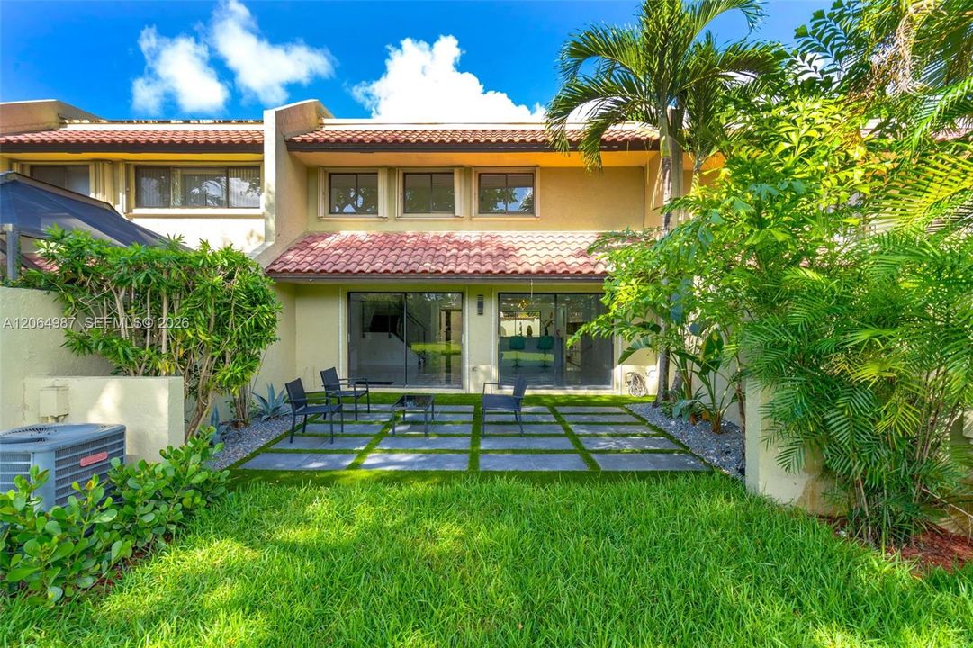 For Sale: $665,000 (3 beds, 3 baths, 1983 Square Feet)