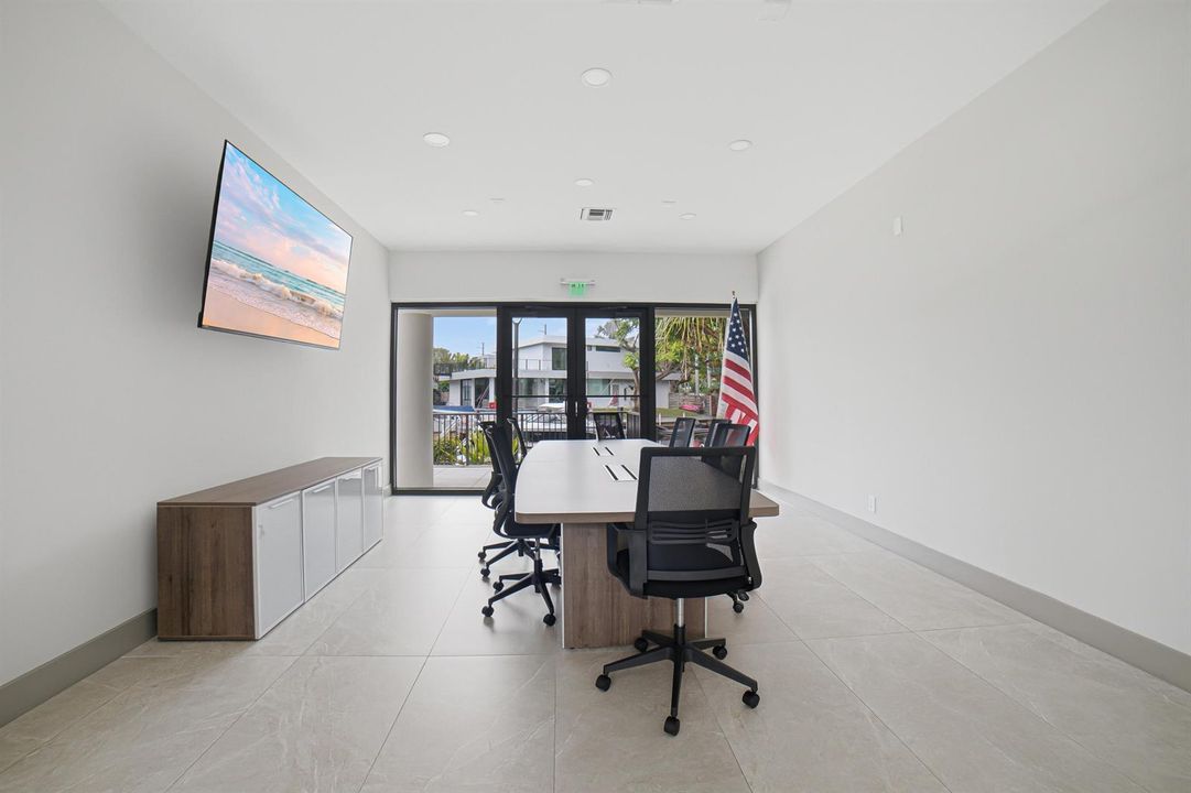Clubhouse-Meeting Room