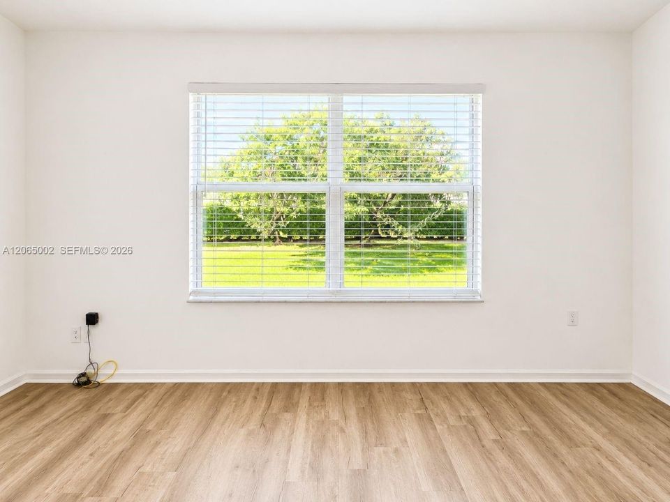 For Sale: $229,000 (3 beds, 2 baths, 1321 Square Feet)