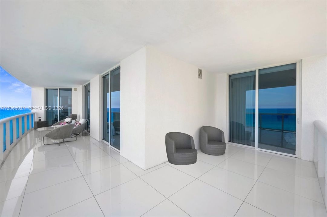 For Sale: $2,800,000 (3 beds, 3 baths, 3062 Square Feet)