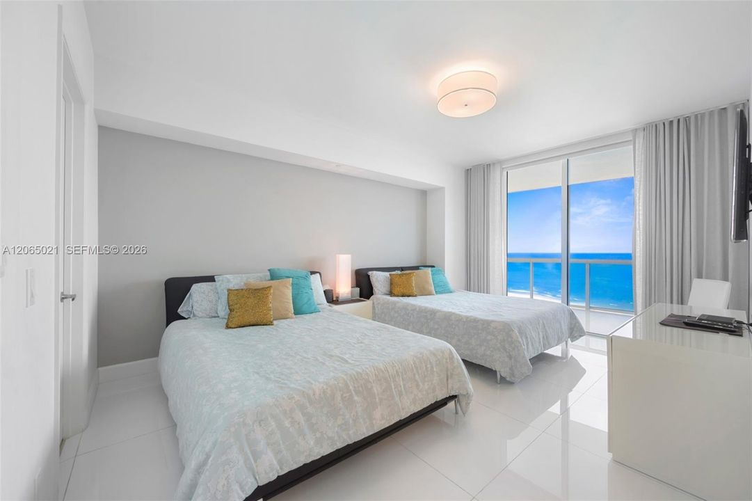 For Sale: $2,800,000 (3 beds, 3 baths, 3062 Square Feet)