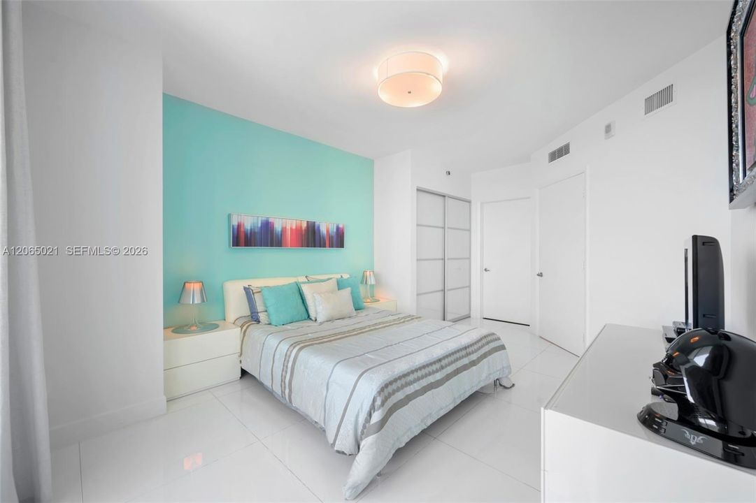 For Sale: $2,800,000 (3 beds, 3 baths, 3062 Square Feet)