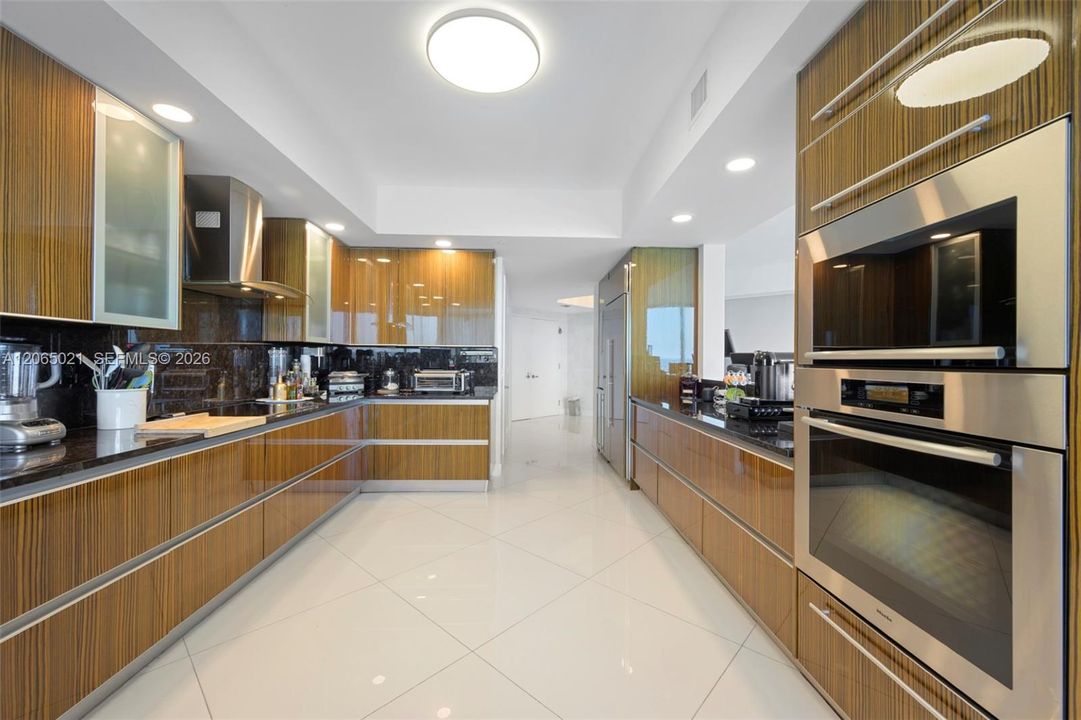 For Sale: $2,800,000 (3 beds, 3 baths, 3062 Square Feet)