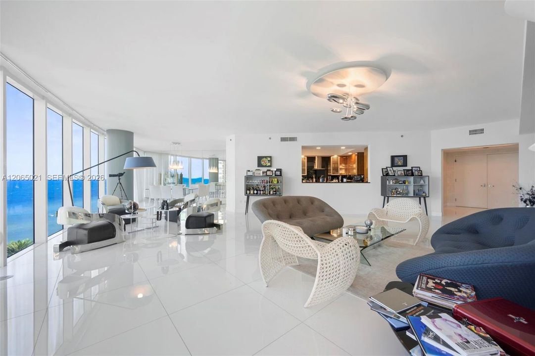 For Sale: $2,800,000 (3 beds, 3 baths, 3062 Square Feet)