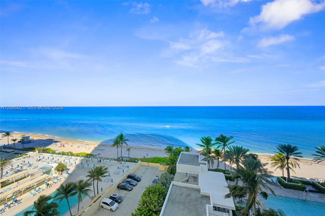 For Sale: $2,800,000 (3 beds, 3 baths, 3062 Square Feet)