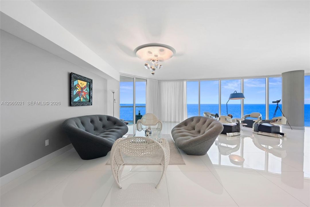 For Sale: $2,800,000 (3 beds, 3 baths, 3062 Square Feet)