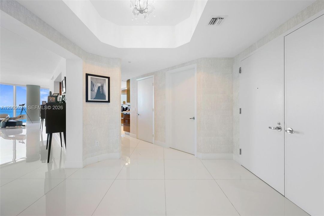 For Sale: $2,800,000 (3 beds, 3 baths, 3062 Square Feet)