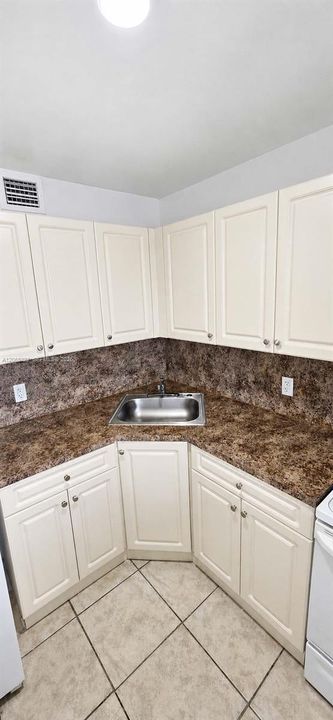 For Rent: $1,800 (2 beds, 1 baths, 434568 Square Feet)