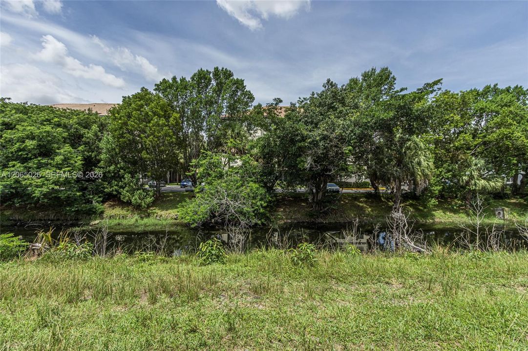 For Sale: $79,900 (2 beds, 2 baths, 958 Square Feet)