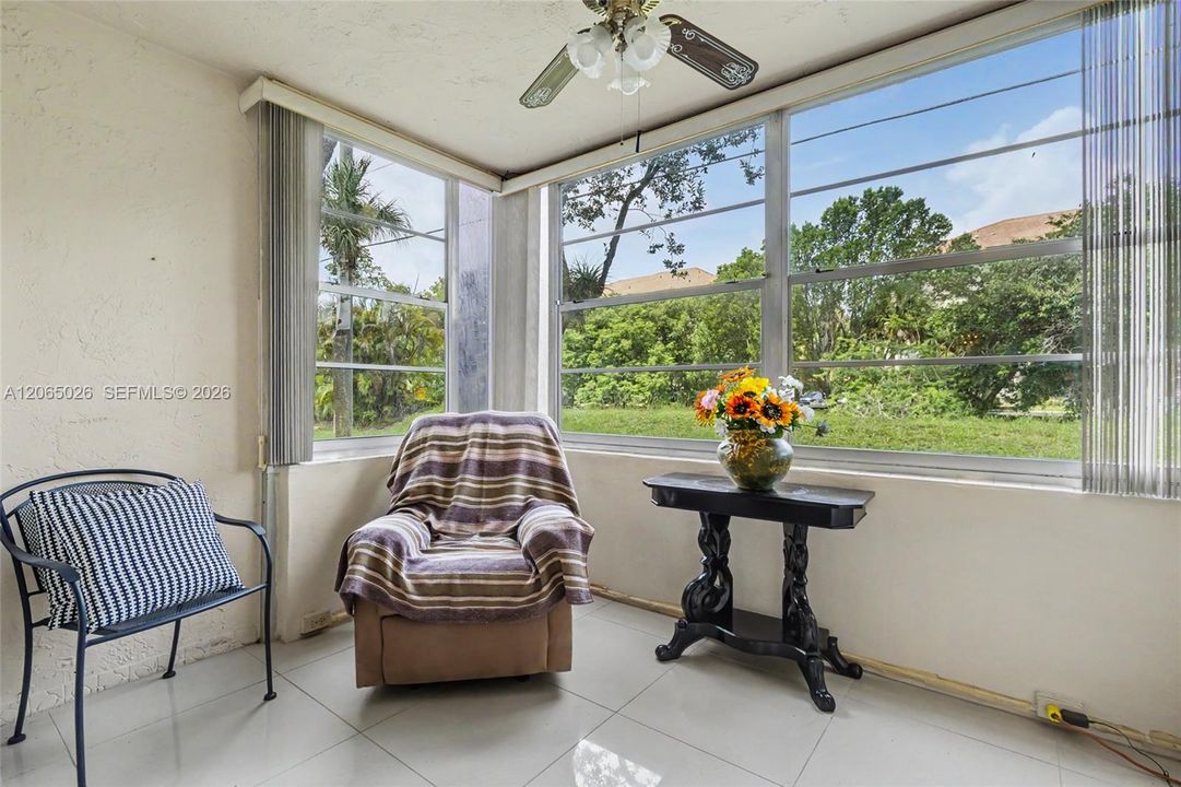 For Sale: $79,900 (2 beds, 2 baths, 958 Square Feet)