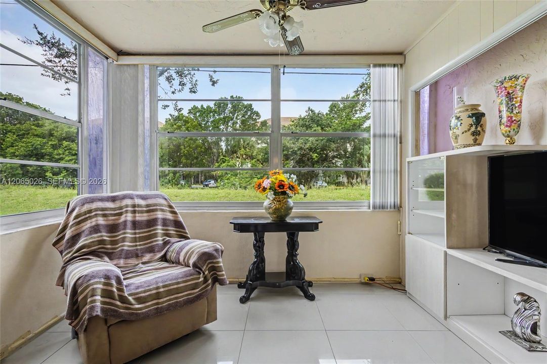 For Sale: $79,900 (2 beds, 2 baths, 958 Square Feet)