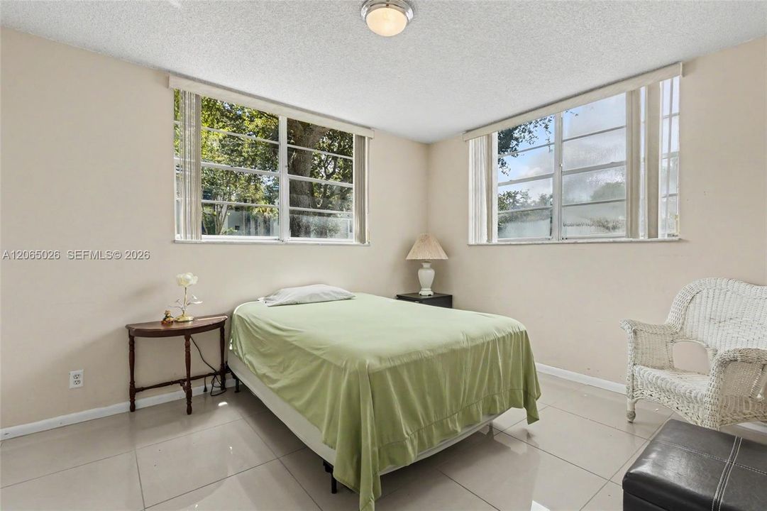 For Sale: $79,900 (2 beds, 2 baths, 958 Square Feet)