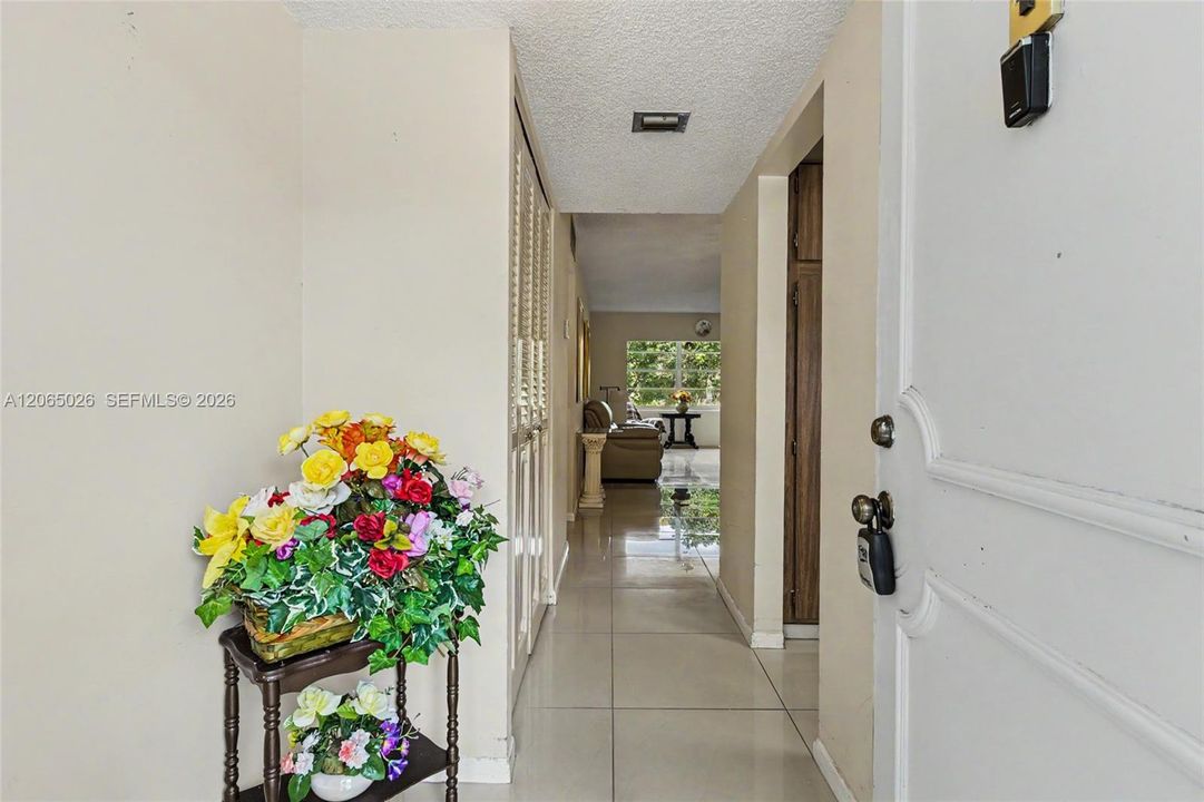 For Sale: $79,900 (2 beds, 2 baths, 958 Square Feet)