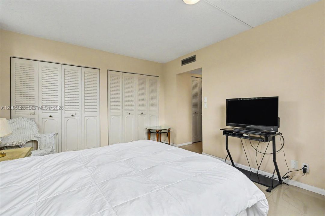 For Sale: $79,900 (2 beds, 2 baths, 958 Square Feet)