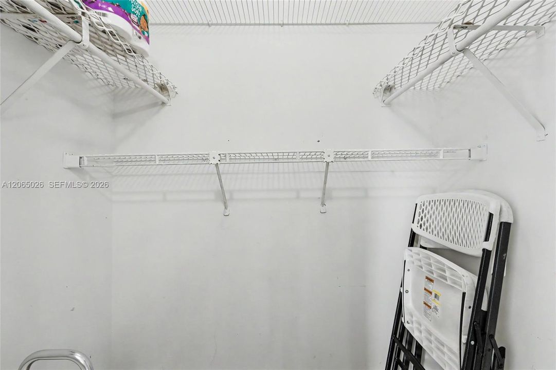 For Sale: $79,900 (2 beds, 2 baths, 958 Square Feet)