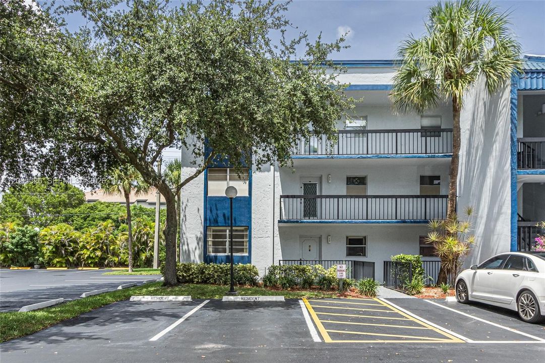 For Sale: $79,900 (2 beds, 2 baths, 958 Square Feet)