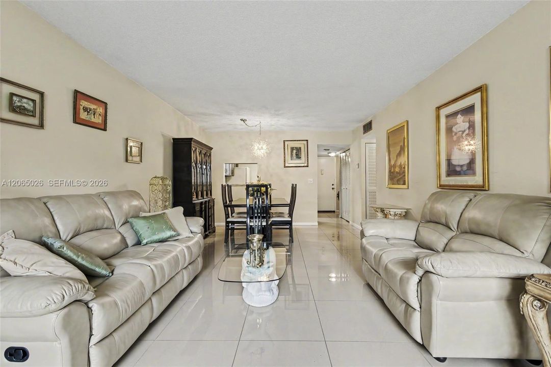 For Sale: $79,900 (2 beds, 2 baths, 958 Square Feet)
