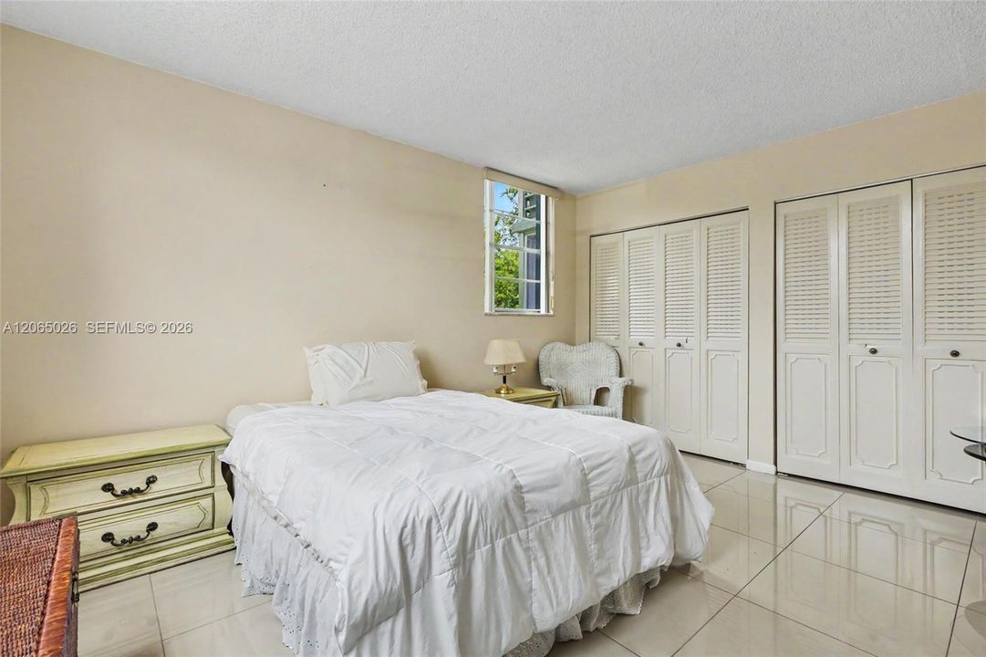 For Sale: $79,900 (2 beds, 2 baths, 958 Square Feet)