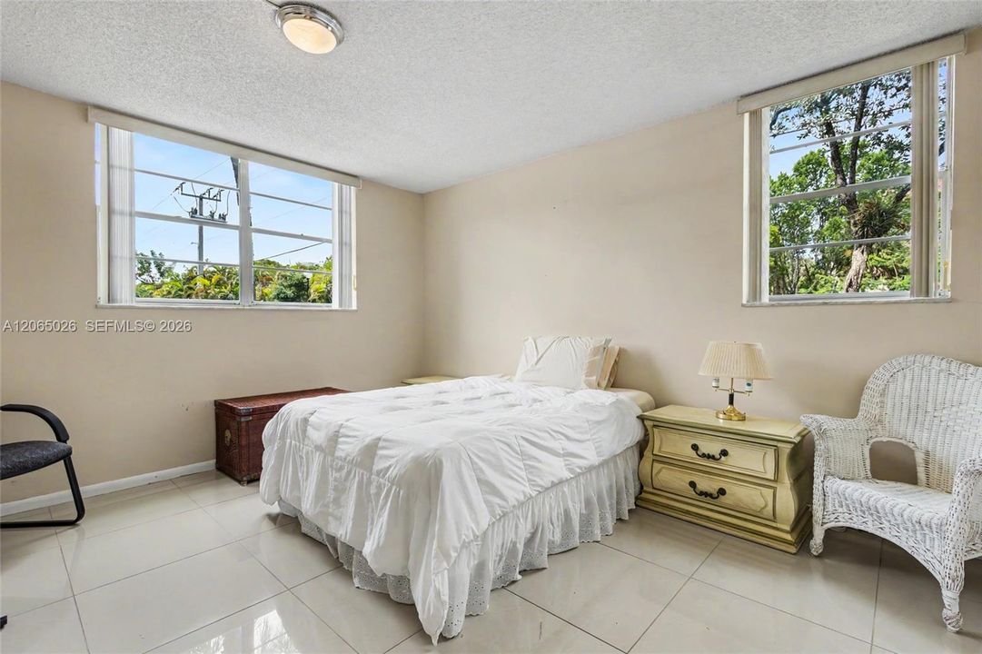 For Sale: $79,900 (2 beds, 2 baths, 958 Square Feet)