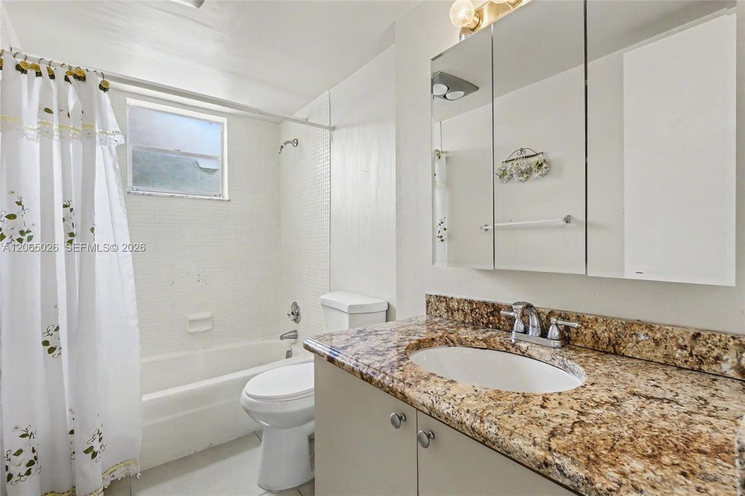 For Sale: $79,900 (2 beds, 2 baths, 958 Square Feet)