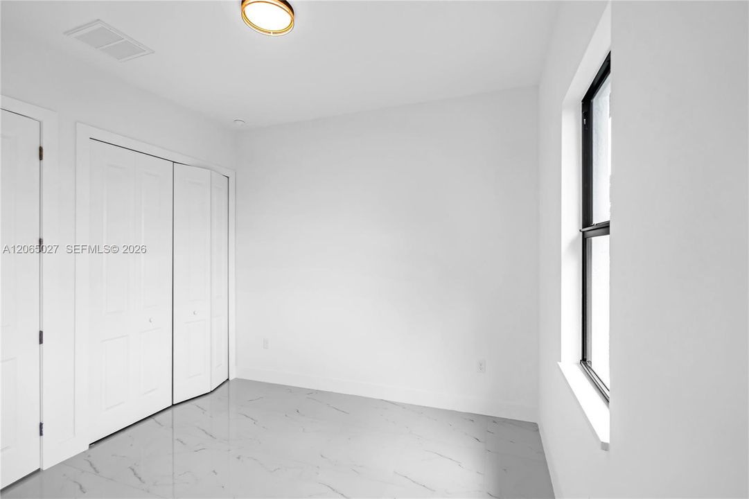 For Sale: $269,999 (3 beds, 3 baths, 1057 Square Feet)