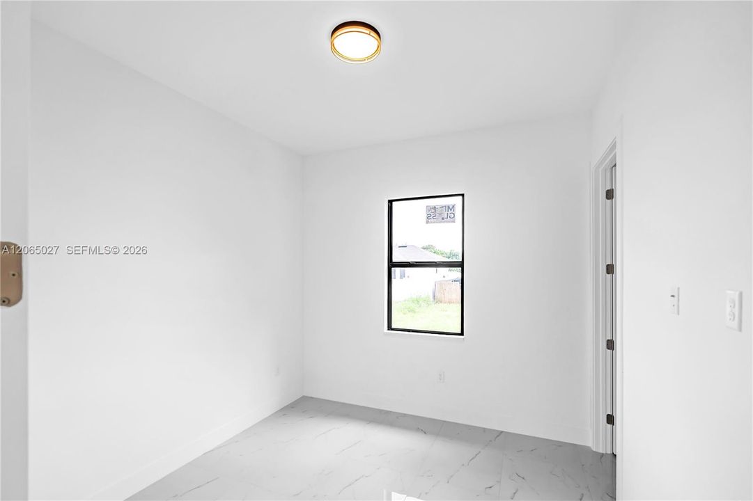 For Sale: $269,999 (3 beds, 3 baths, 1057 Square Feet)