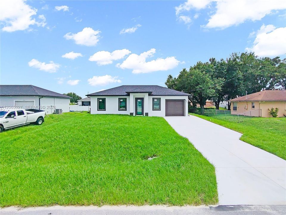 For Sale: $269,999 (3 beds, 3 baths, 1057 Square Feet)