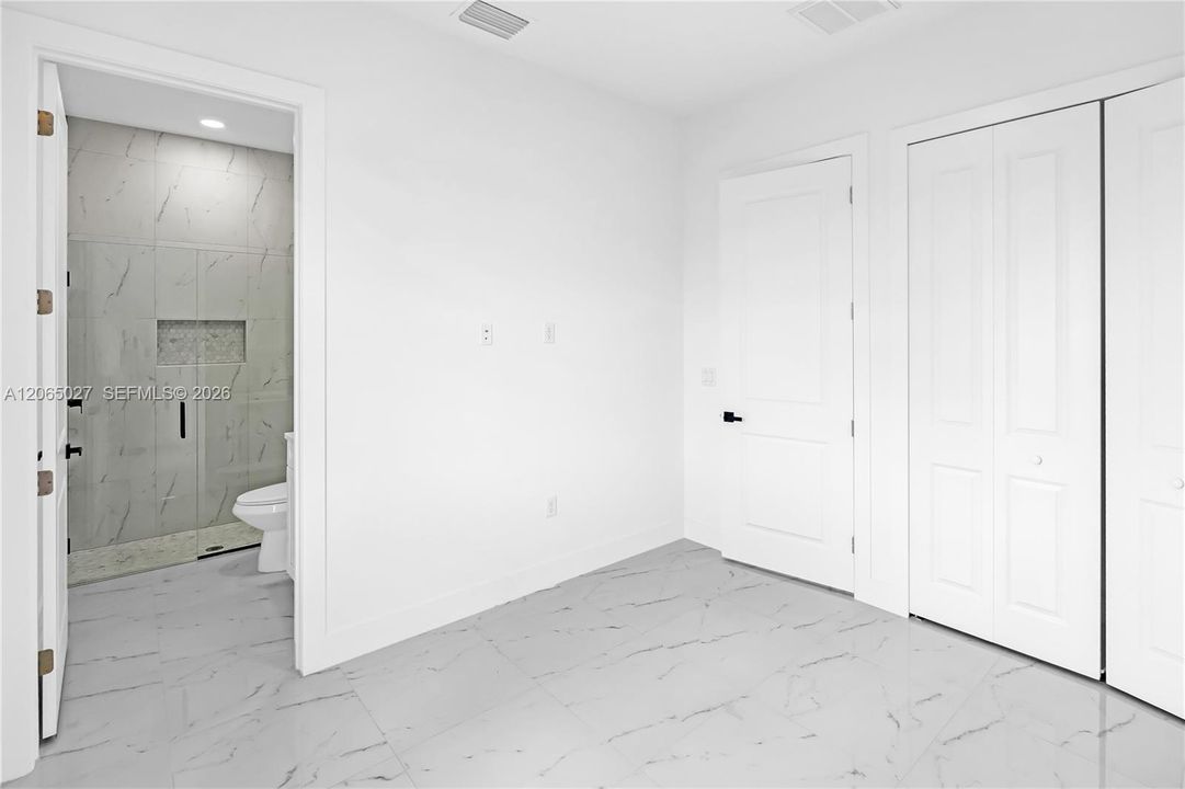 For Sale: $269,999 (3 beds, 3 baths, 1057 Square Feet)