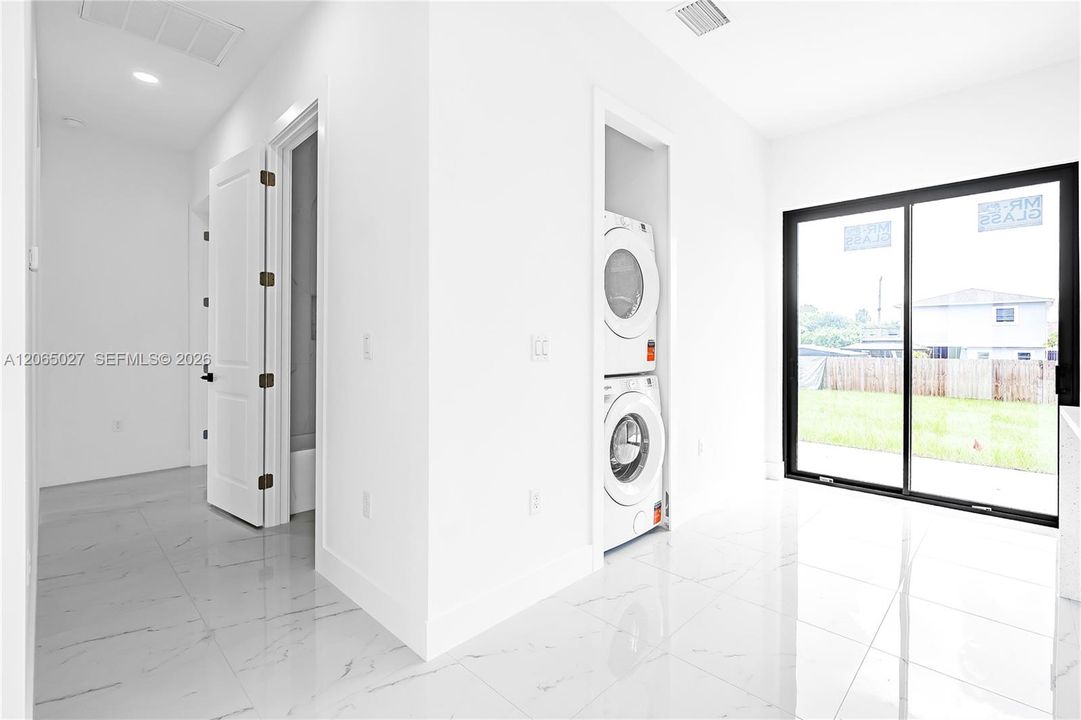 For Sale: $269,999 (3 beds, 3 baths, 1057 Square Feet)