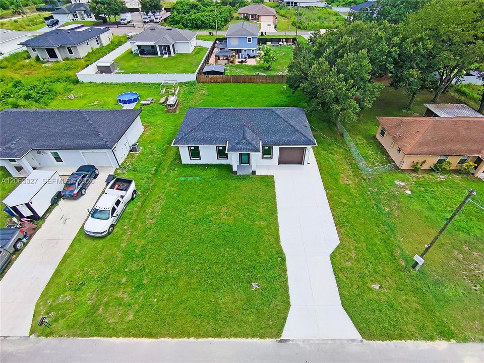 For Sale: $269,999 (3 beds, 3 baths, 1057 Square Feet)