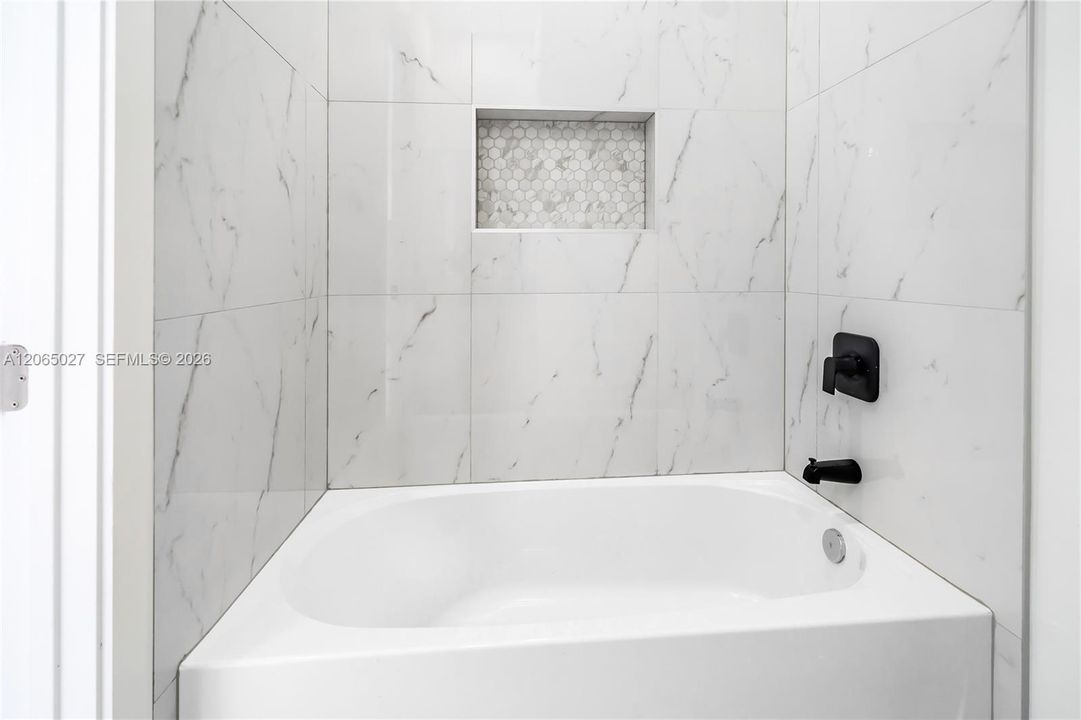 For Sale: $269,999 (3 beds, 3 baths, 1057 Square Feet)