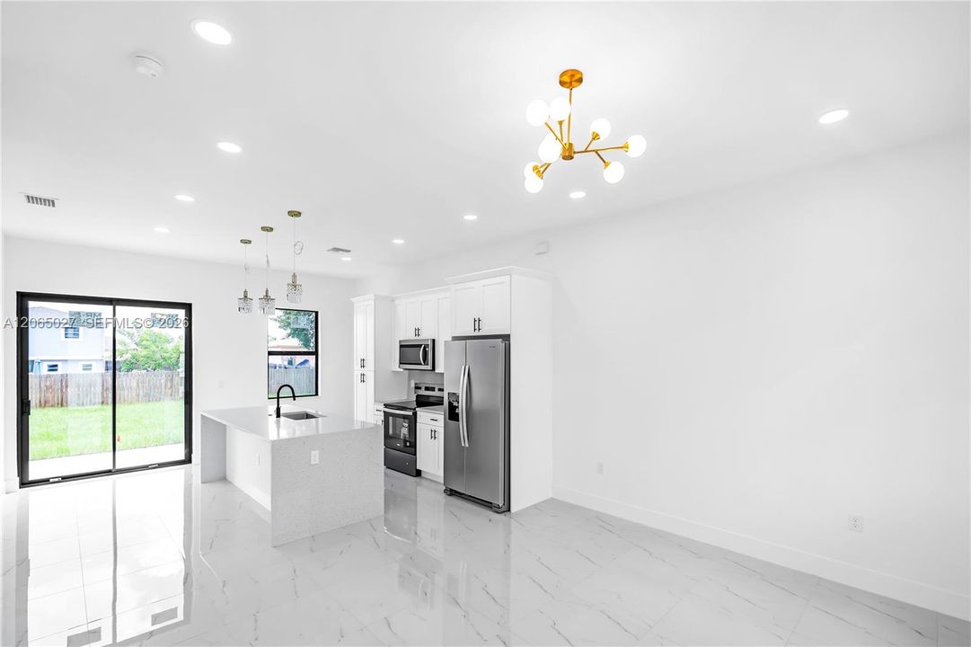For Sale: $269,999 (3 beds, 3 baths, 1057 Square Feet)