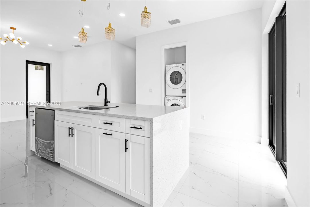 For Sale: $269,999 (3 beds, 3 baths, 1057 Square Feet)