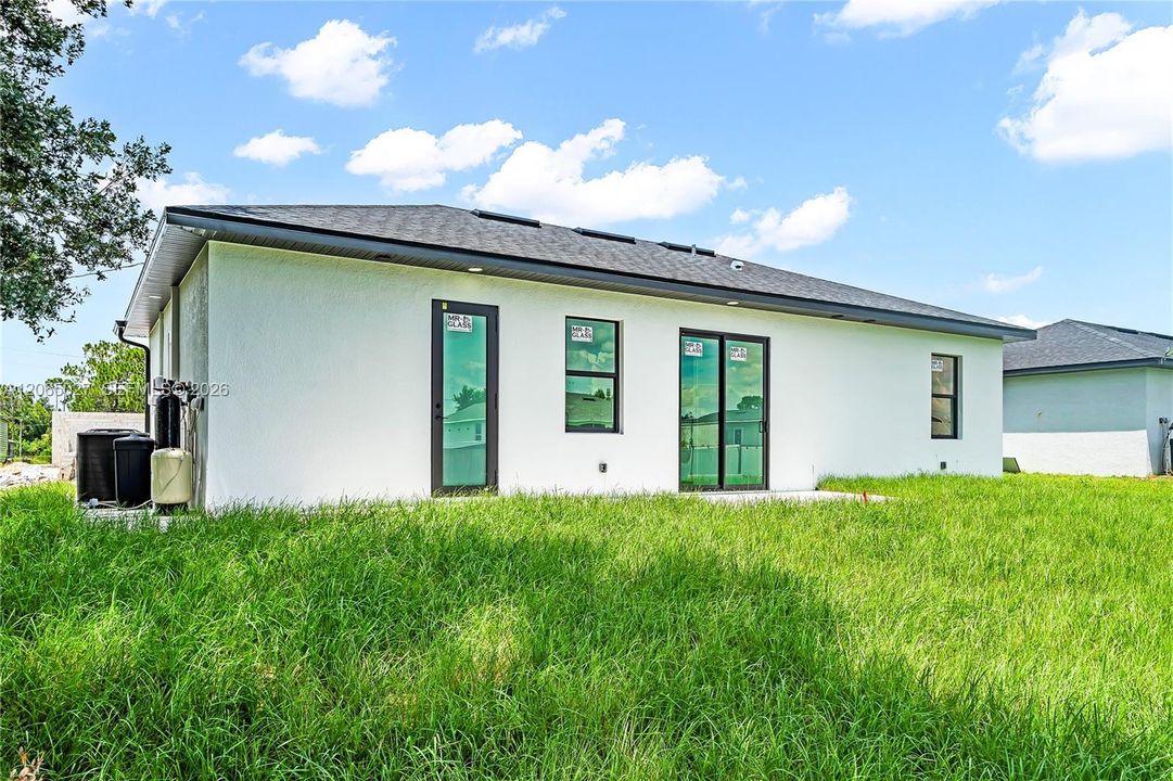 For Sale: $269,999 (3 beds, 3 baths, 1057 Square Feet)