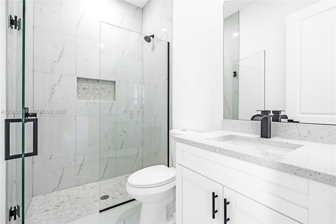 For Sale: $269,999 (3 beds, 3 baths, 1057 Square Feet)