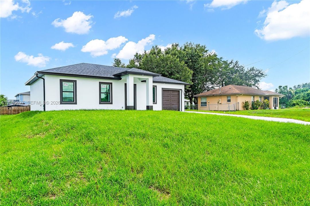 For Sale: $269,999 (3 beds, 3 baths, 1057 Square Feet)