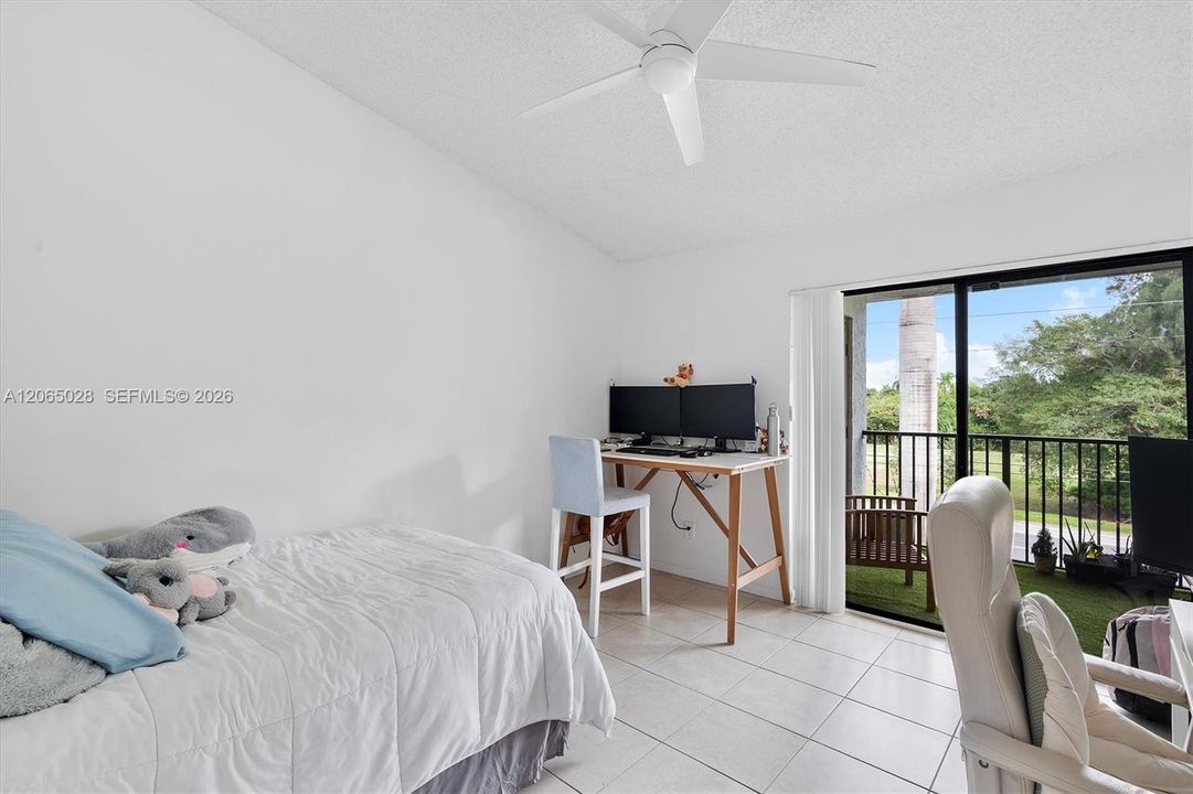 For Sale: $219,000 (1 beds, 1 baths, 841 Square Feet)