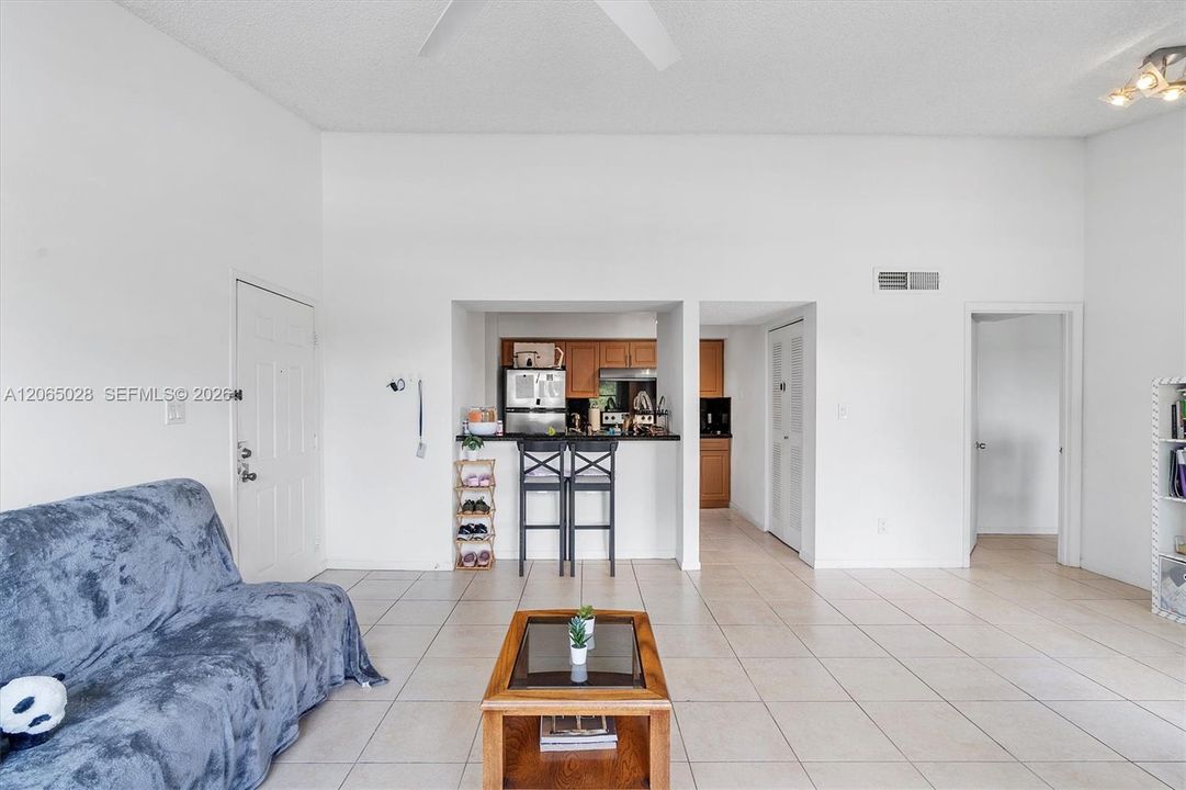 For Sale: $219,000 (1 beds, 1 baths, 841 Square Feet)