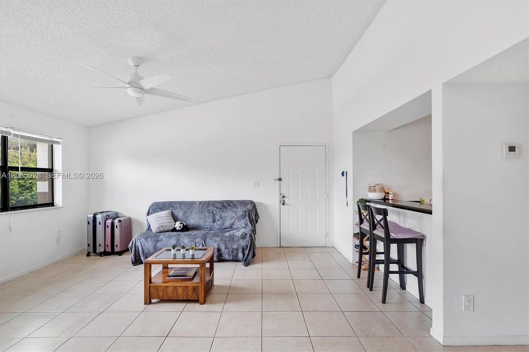 For Sale: $219,000 (1 beds, 1 baths, 841 Square Feet)