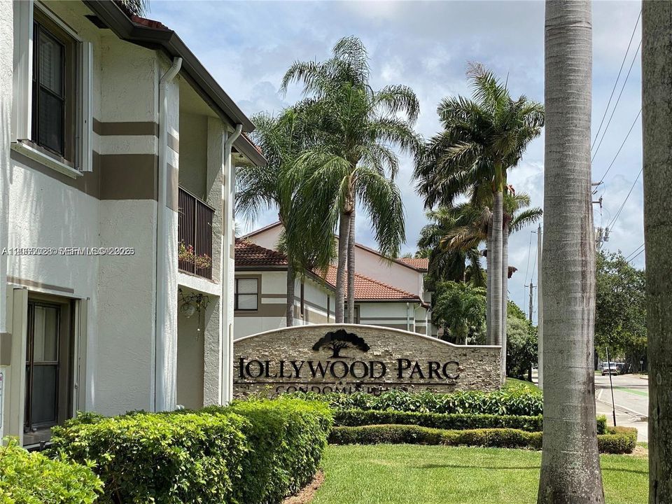 For Sale: $219,000 (1 beds, 1 baths, 841 Square Feet)
