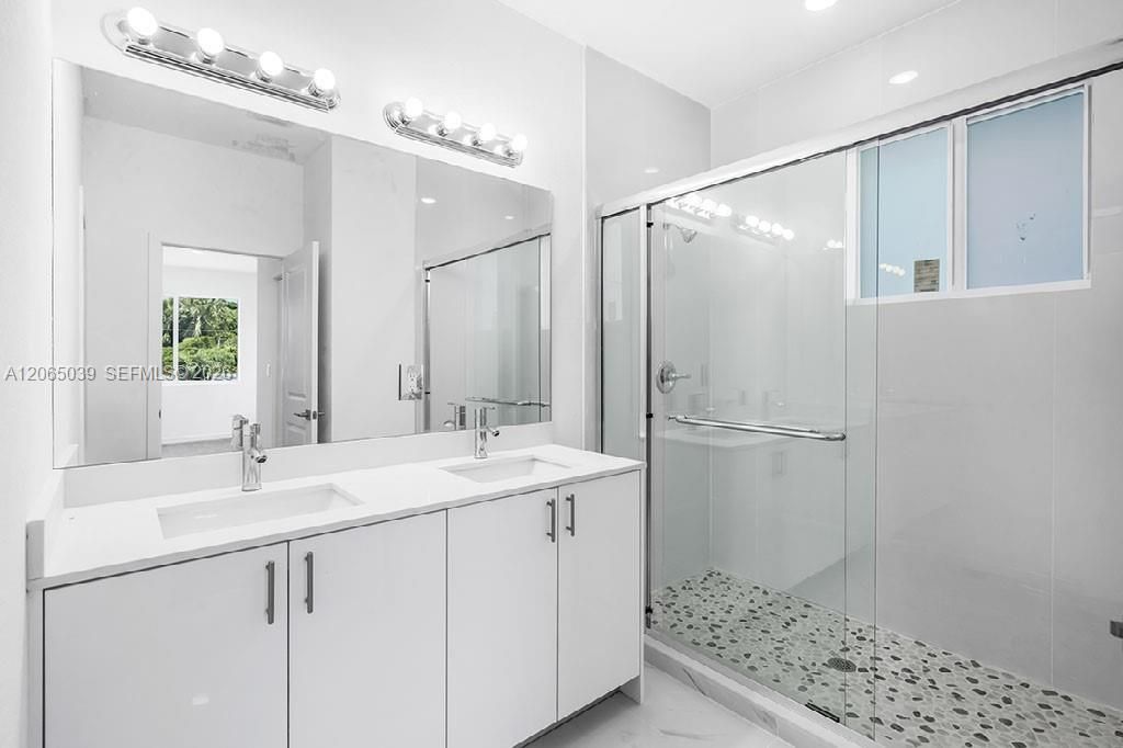 For Sale: $2,990,000 (5 beds, 4 baths, 0 Square Feet)