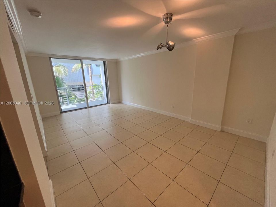 LIVING/DINNING ROOM
