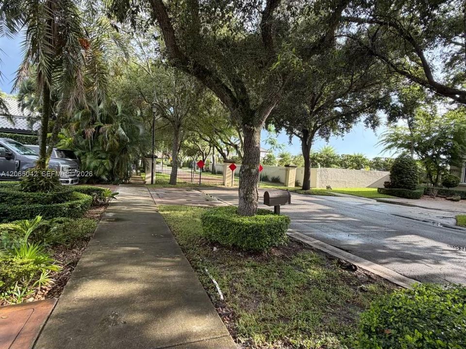 For Sale: $1,250,000 (4 beds, 2 baths, 2889 Square Feet)