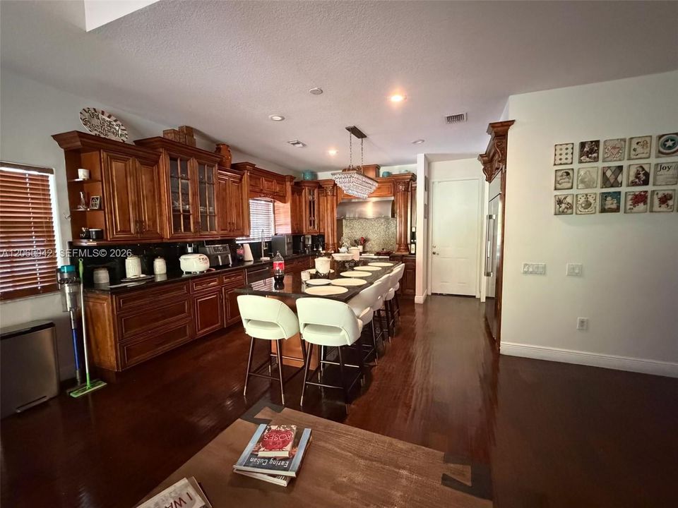 For Sale: $1,250,000 (4 beds, 2 baths, 2889 Square Feet)